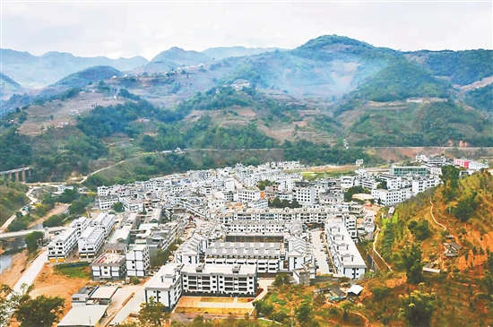 凤庆县雪山镇因地制宜实施"八大扶贫工程"—— 生态家园的和美韵律